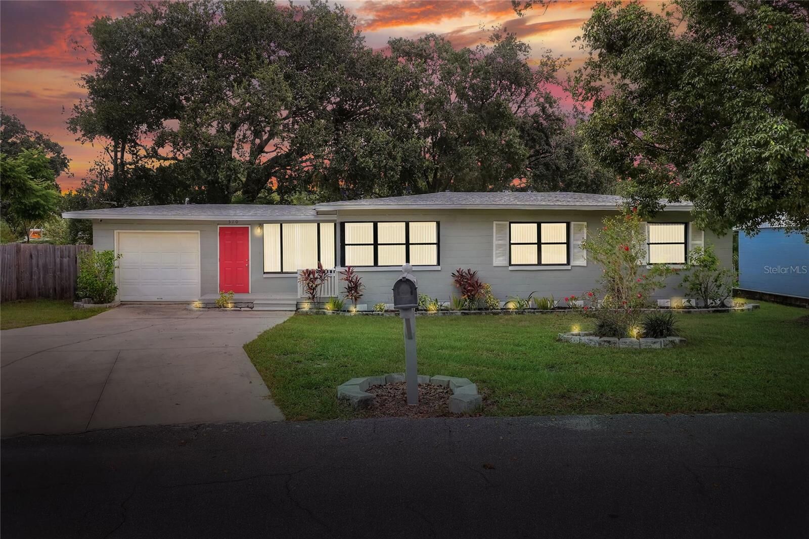 Property Photo: 510 Hillside Drive FL 33803