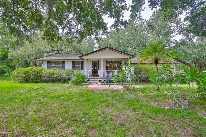 Property Photo:  7515 Anna Avenue  FL 33534 