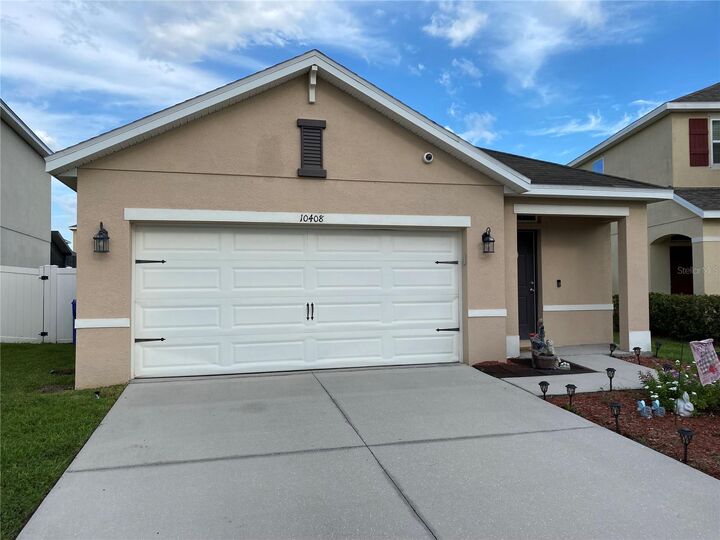 Property Photo: 10408 Whispering Hammock Drive FL 33578