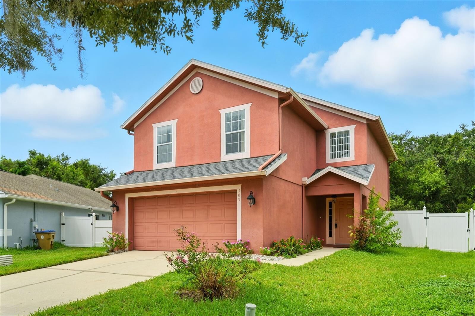 Property Photo: 189 Owenshire Cir FL 34744