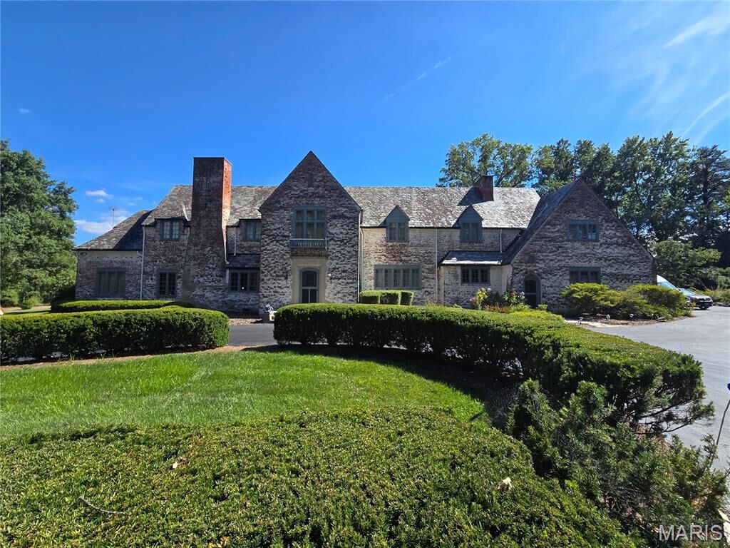 Property Photo:  2029 S Warson Road  MO 63124 