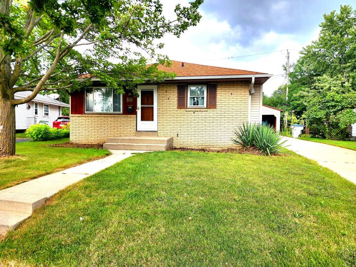 1462 W Granada St  Milwaukee WI 53221 photo