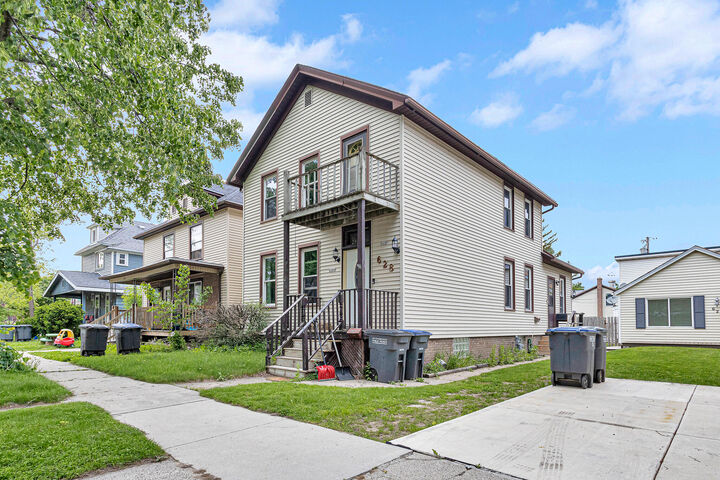 Property Photo:  628 End Ct 628A  WI 53081 