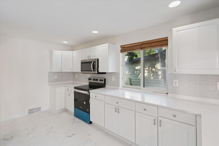 Property Photo:  1 Woodrow Court  MI 49015