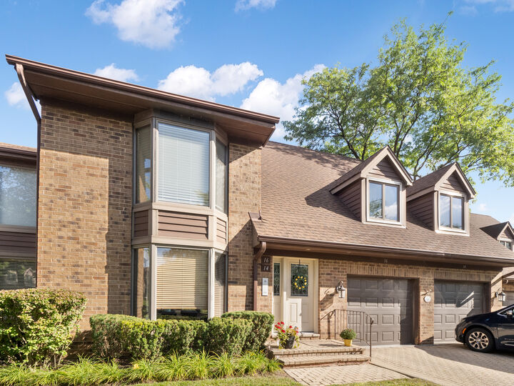 Property Photo: 16 Princess Court 16 IL 60154