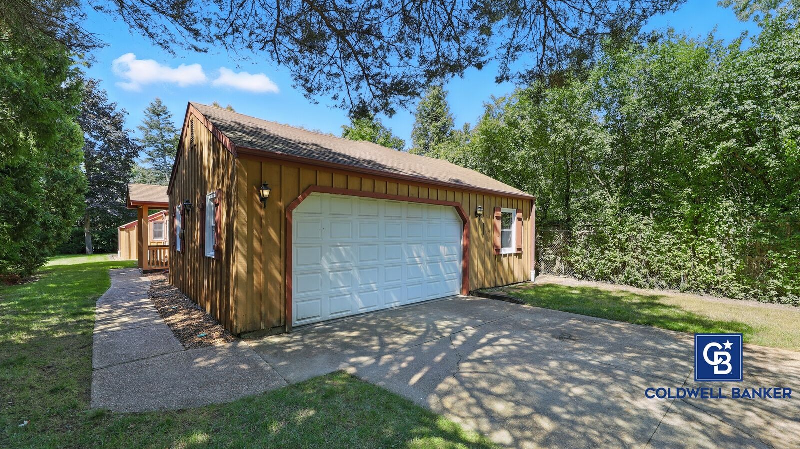 Property Photo: 1022 Estes Avenue IL 60045