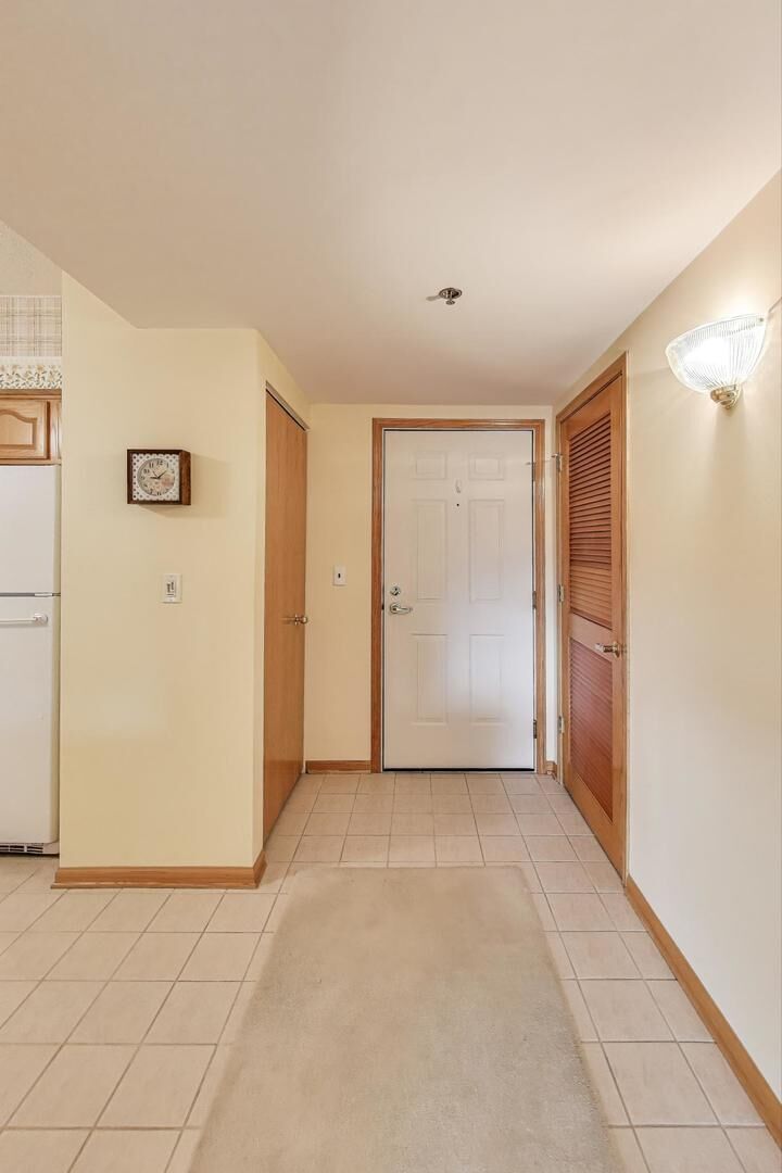 Property Photo:  1200 S Prospect Avenue 108  IL 60126 