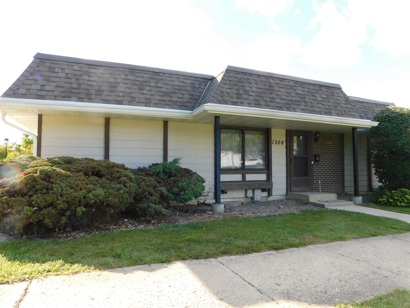 Property Photo: 1308 Court O IL 60133