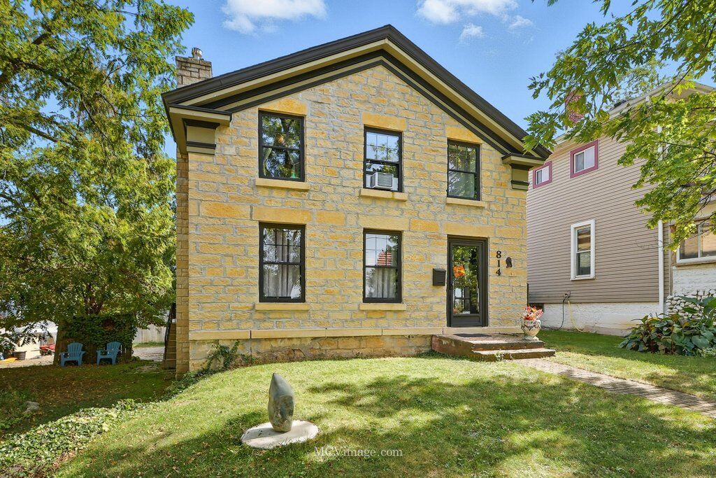 Property Photo:  814 S Washington Street  IL 60441 