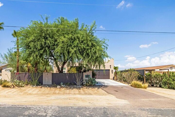 Property Photo:  864 Rango Way  CA 92004 
