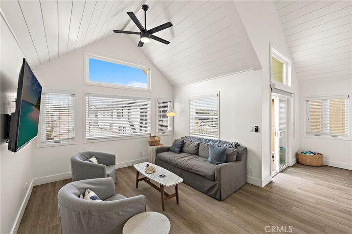 Property Photo:  207 40th Street 2  CA 92663 