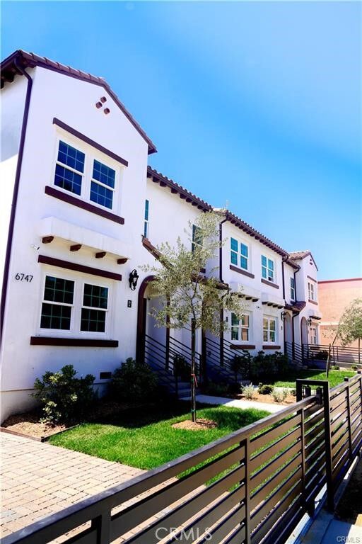 Property Photo:  6747 Pickering Avenue B  CA 90601 