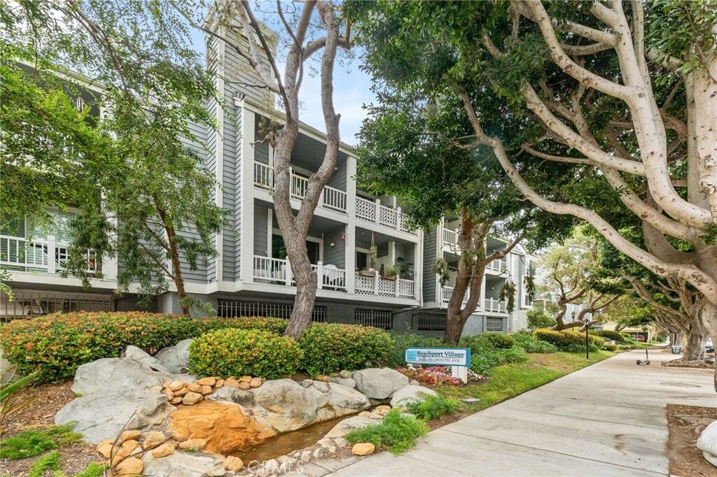 Property Photo:  8505 Gulana Avenue 4311  CA 90293 