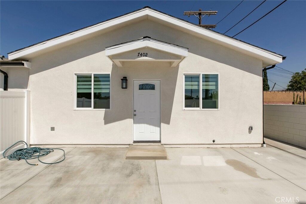 Property Photo: 7402 Riverton 2 CA 91352
