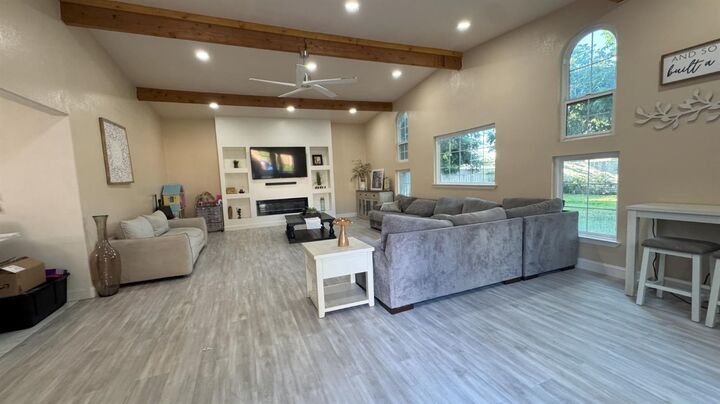 Property Photo:  2317 Estate Dr  CA 95209 