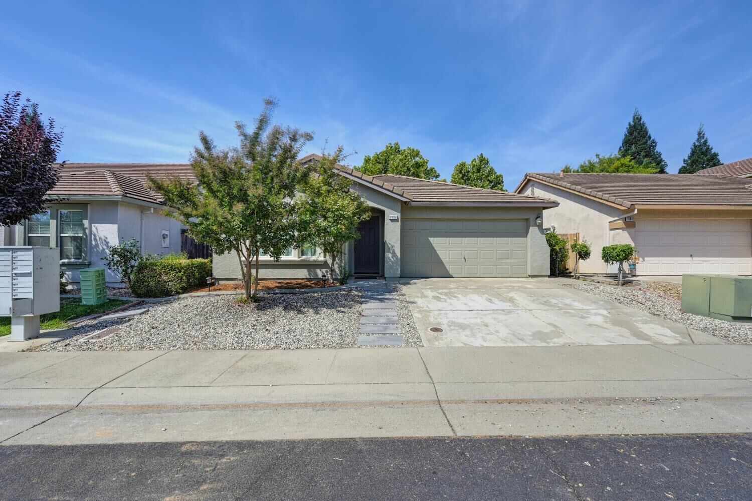 Property Photo:  1996 Amber Fields Way  CA 95747 