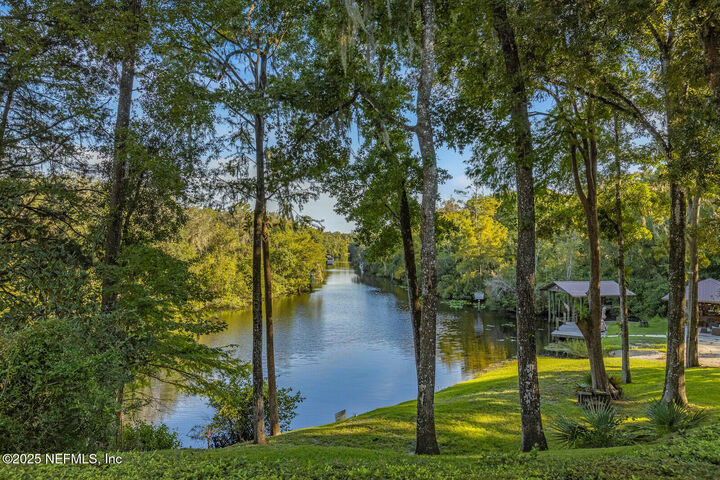 Property Photo: 2321 Halpern Way FL 32068