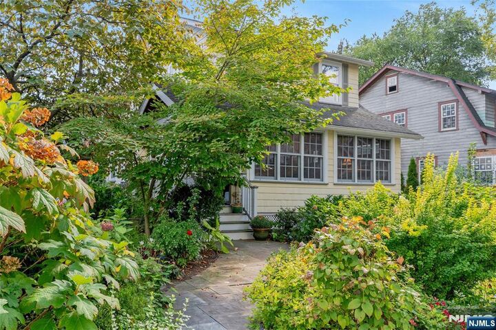 Property Photo:  1 Laurel Place  NJ 07028 