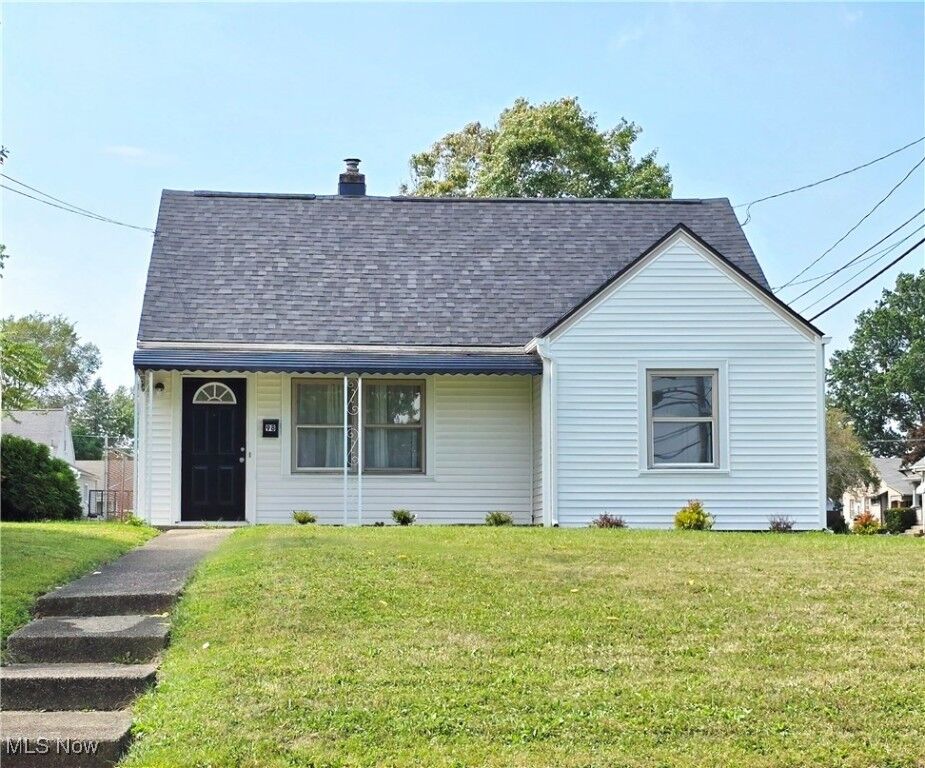 Property Photo:  98 N Navarre Avenue  OH 44515 
