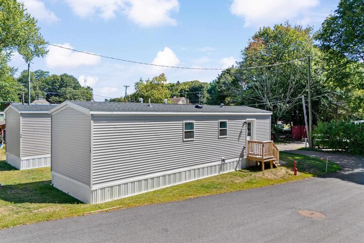 Property Photo: 1338 Woodbury Avenue NH 03801