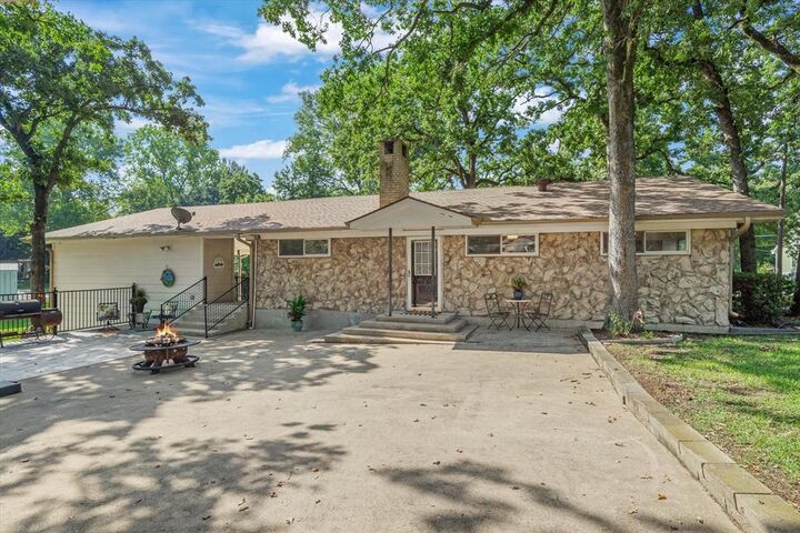 Property Photo:  913 Doe Run Road  TX 75143 