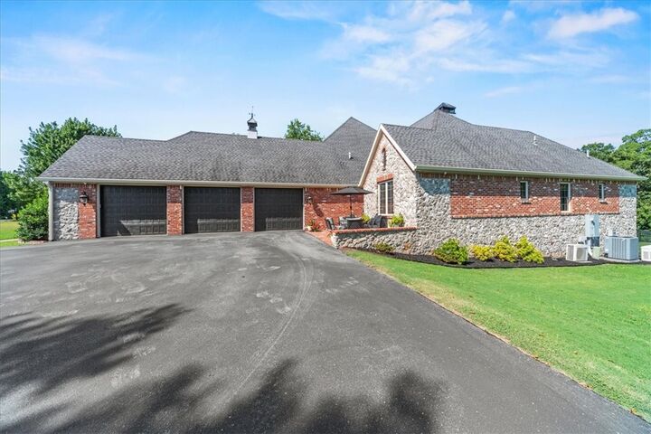 Property Photo: 11982 W Hwy 72 AR 72712