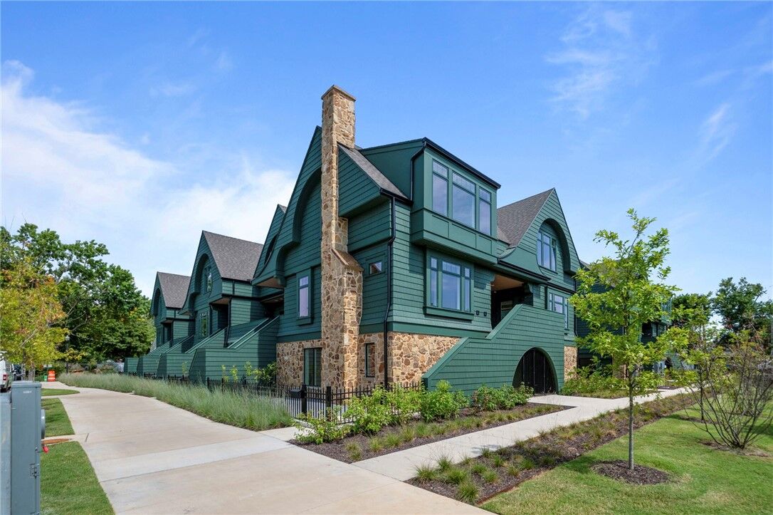 Property Photo:  429 SE B Street  AR 72712 