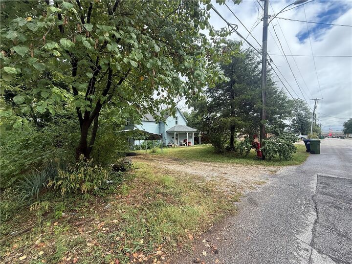 Property Photo: 1407 S 4th Street AR 72756