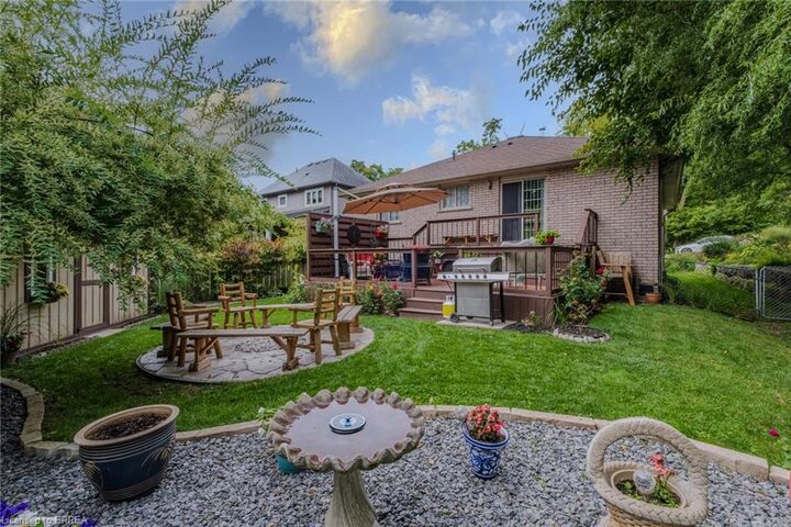 Property Photo:  52 Amelia Street  ON N3L 1Z6 