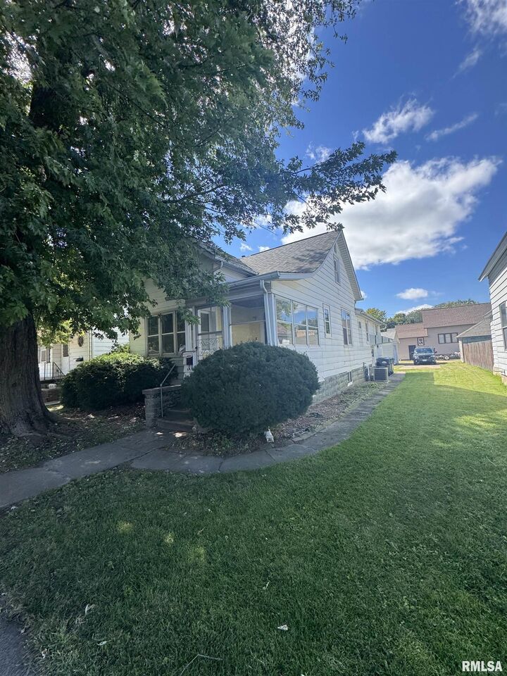 Property Photo: 620 N 4th Street IA 52732