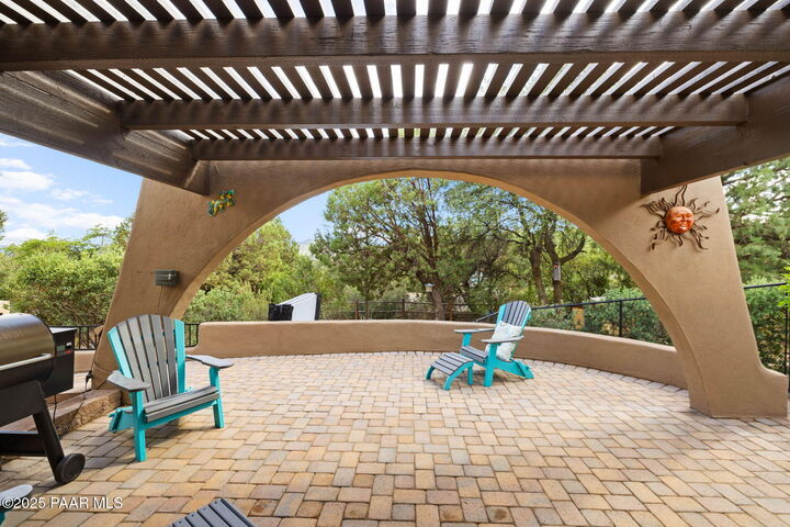 Property Photo: 110 S Horizon Circle AZ 86303