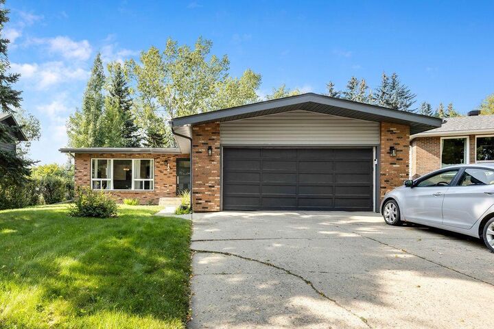 Property Photo:  12 Suntree Lane  AB T1S 1B9 
