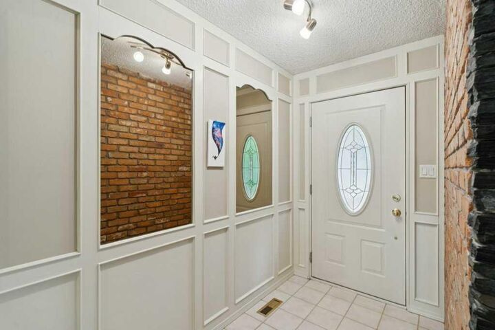 Photo de la propriété: 318 Oakhill Place SW AB T2V 3X5