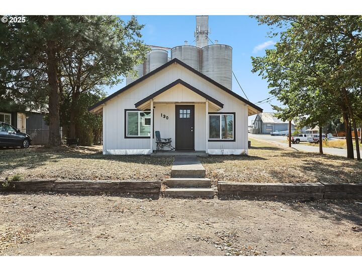 Property Photo:  130 W Darland St  WA 98620 