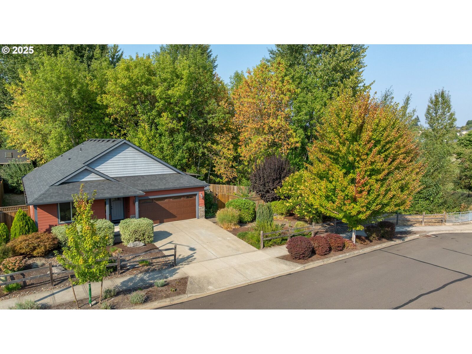 Property Photo: 2943 SW Redmond Hill Rd OR 97128