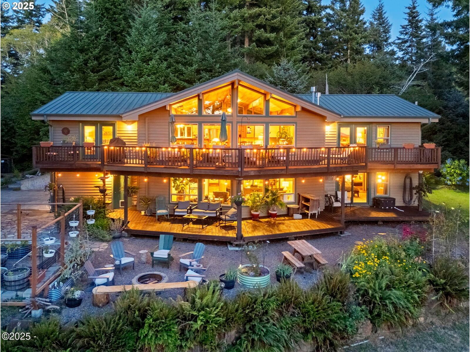 Property Photo:  7667 NE Park Ln  OR 97368 