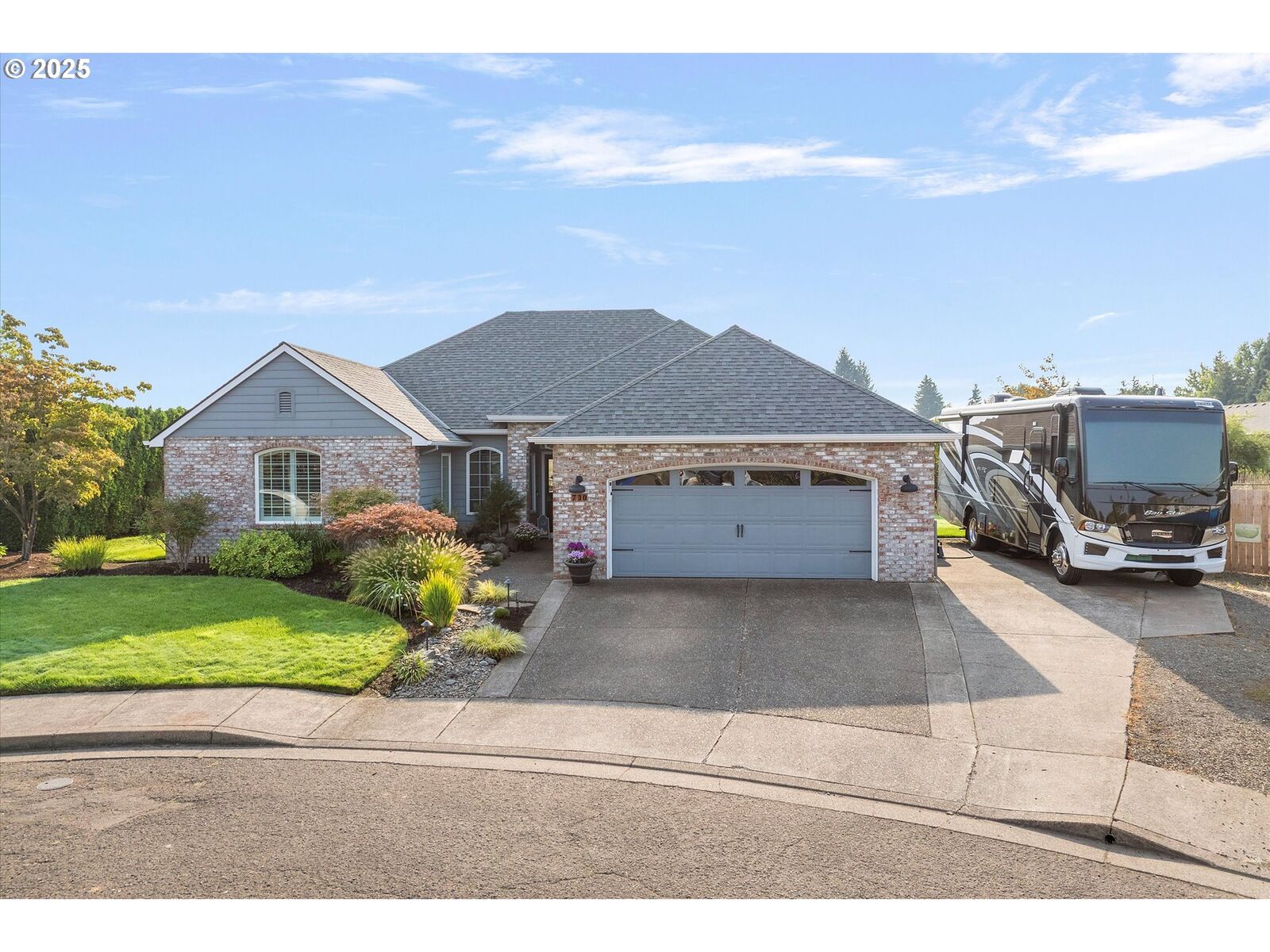 Property Photo: 730 Oak St OR 97038