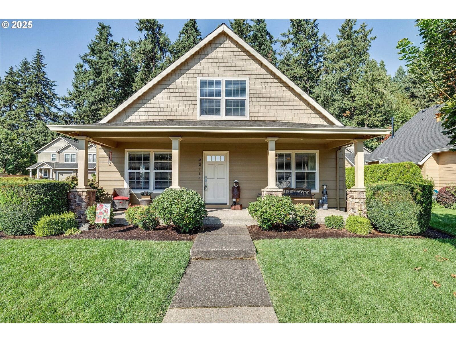 Property Photo: 2011 N Redwood St OR 97013