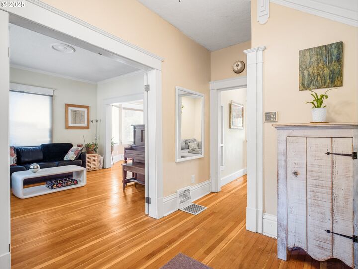 Property Photo:  75 NE Dekum St  OR 97211 