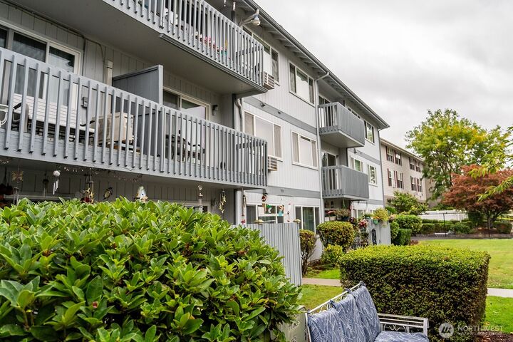 Property Photo: 2005 Tibbetts 305 WA 98632