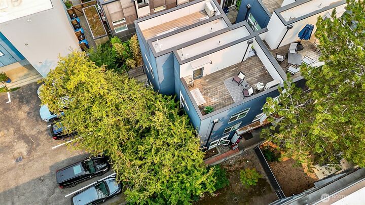 Property Photo:  319 C  Malden Avenue E  WA 98112 