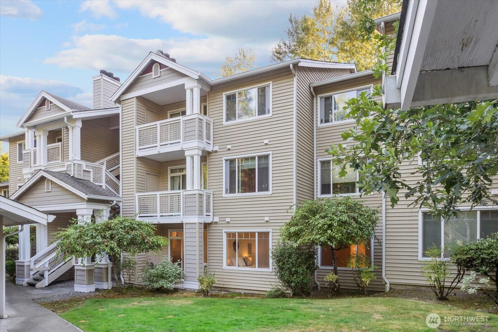 Property Photo: 15300 112th Avenue NE A102 WA 98011