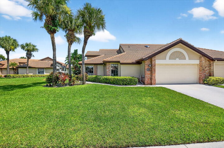Property Photo: 8112 Mimosa Place FL 33472