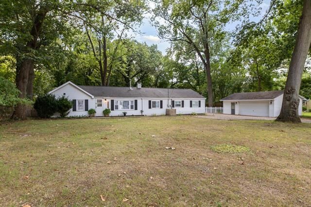 Property Photo:  1308 Lakeview Drive  MI 49002 