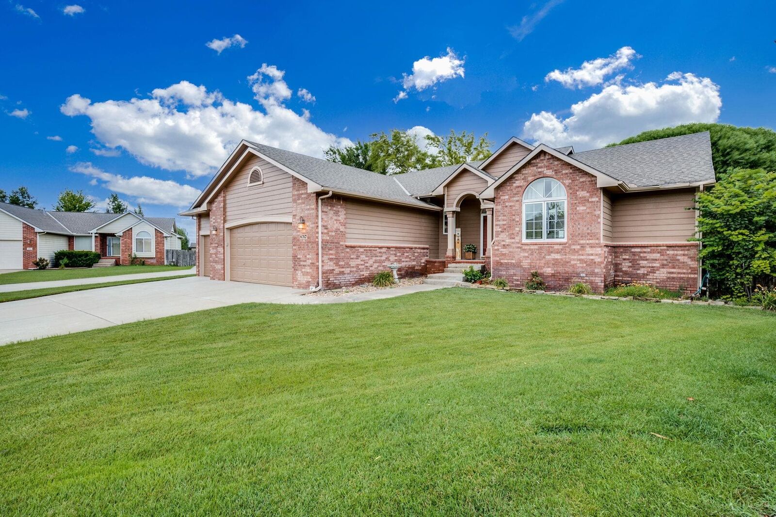 Property Photo: 3634 N Ridge Port St KS 67205