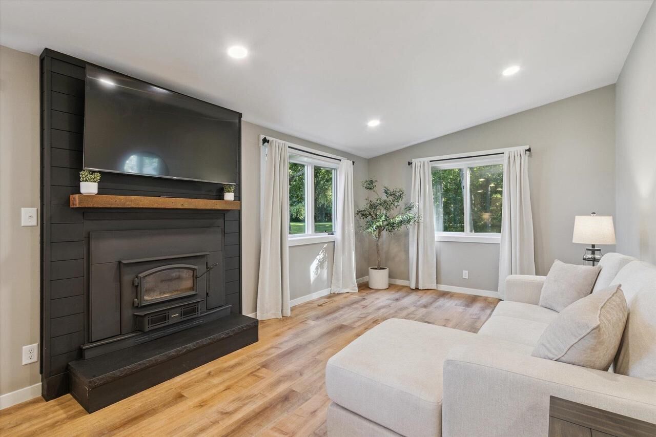 Property Photo: 11121 North Arthurs Drive WI 53534
