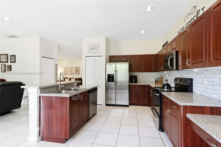 Property Photo: 15025 SW 19th Ct FL 33027