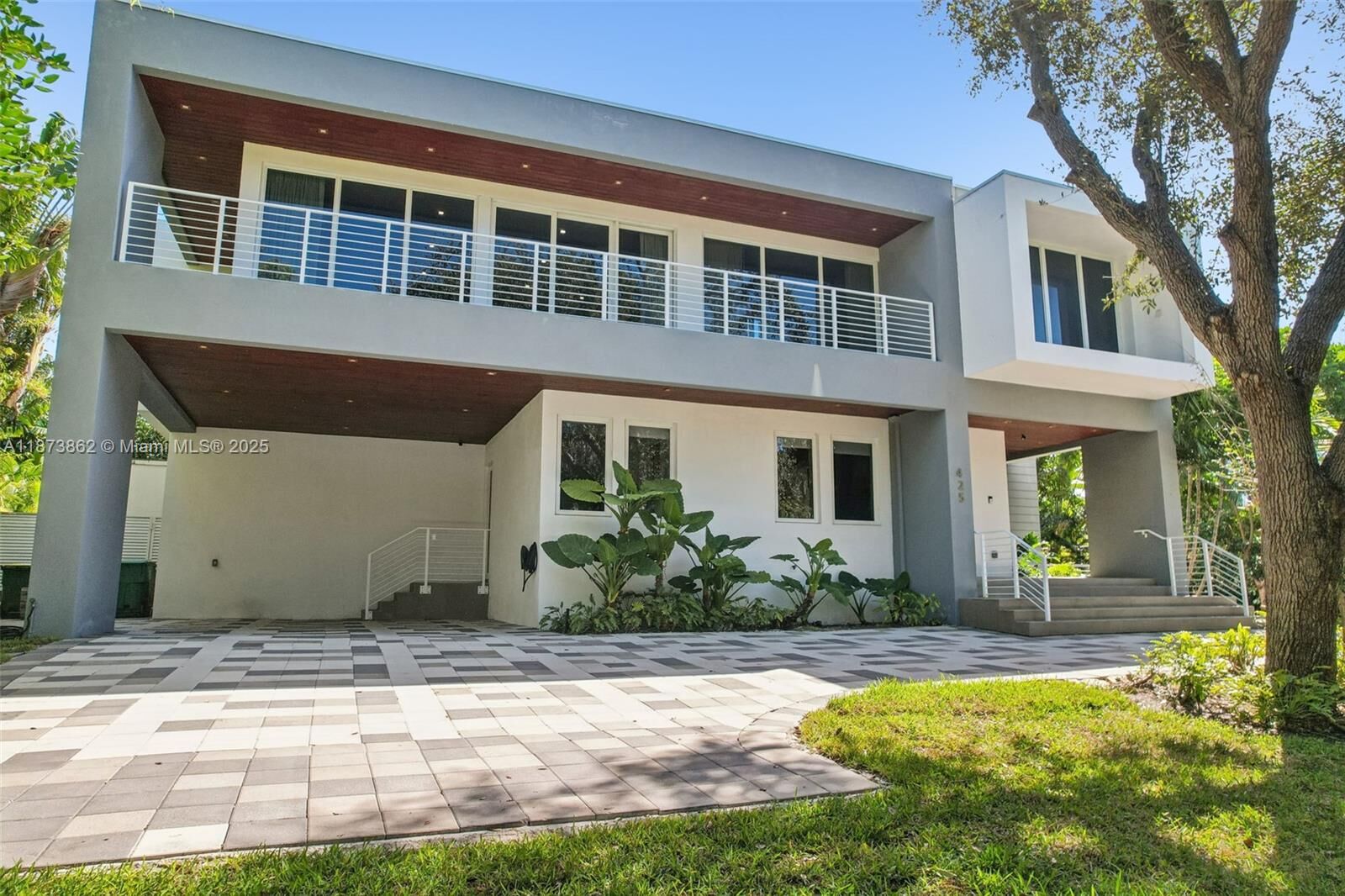 Property Photo:  425 Harbor Dr  FL 33149 