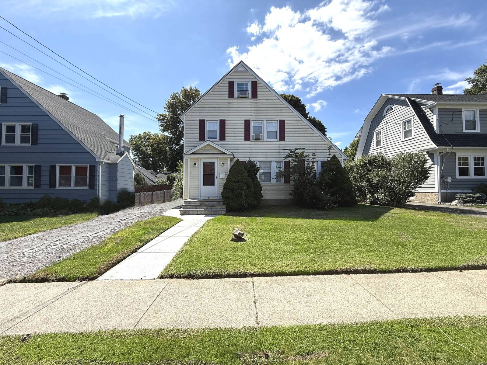 Property Photo:  45 Queens Avenue  CT 06614 