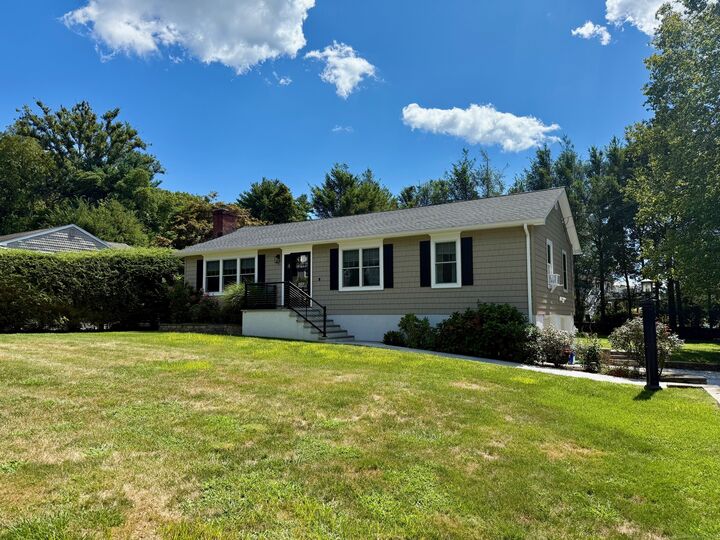 Property Photo:  9 Coventry Place  CT 06854 